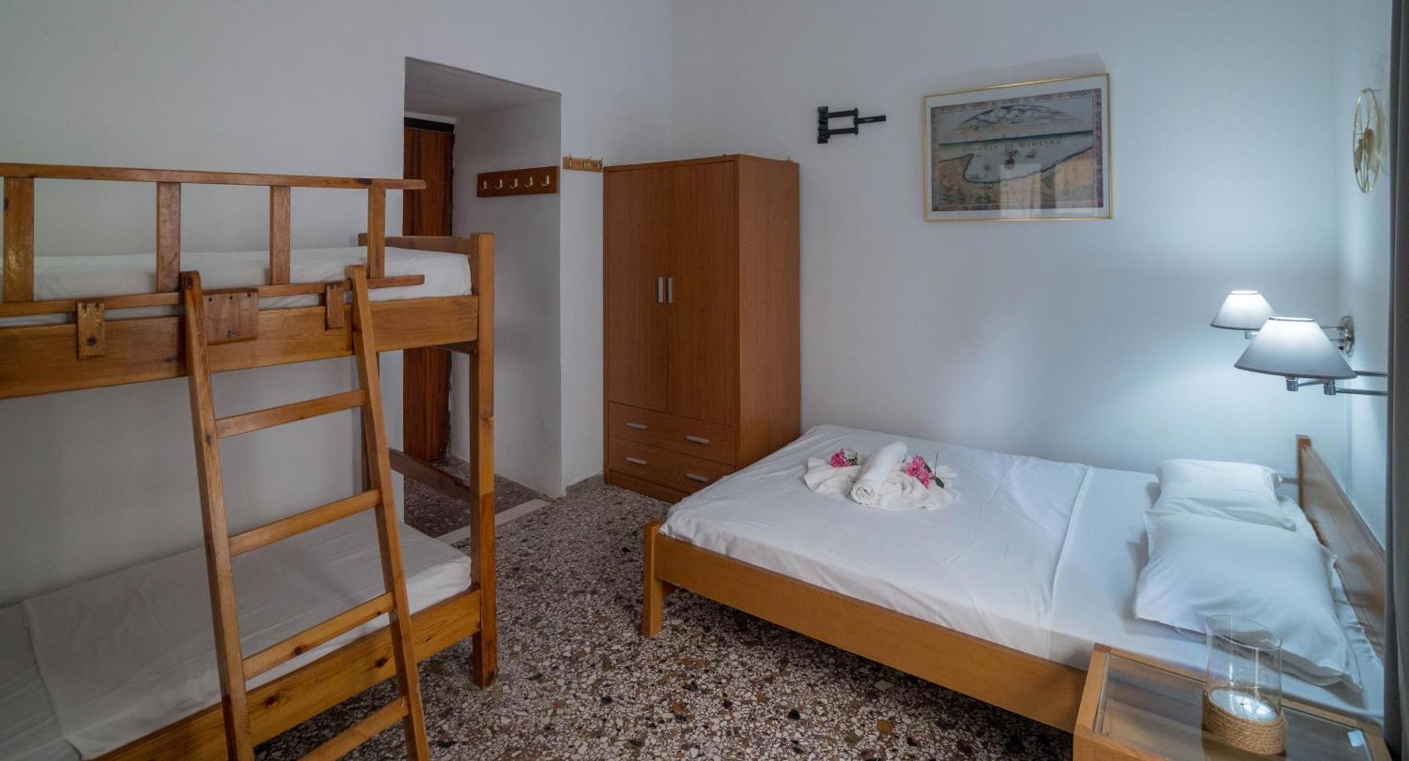 Minoa Sea Rooms Tsoútsouros Oda fotoğraf